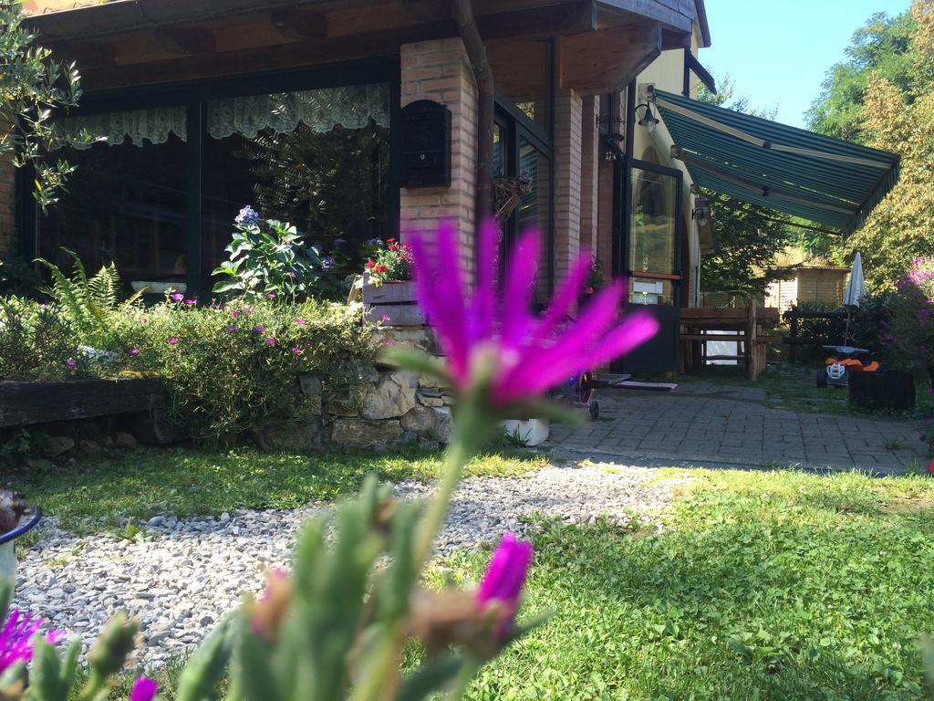 Agriturismo La Taverna Del Nonno Borzonasca Exteriör bild