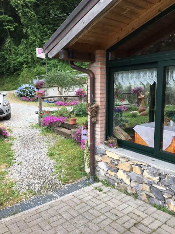 Agriturismo La Taverna Del Nonno Borzonasca Exteriör bild